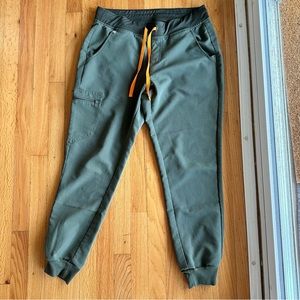 FIGS Zamora jogger scrub pant- olive color!
